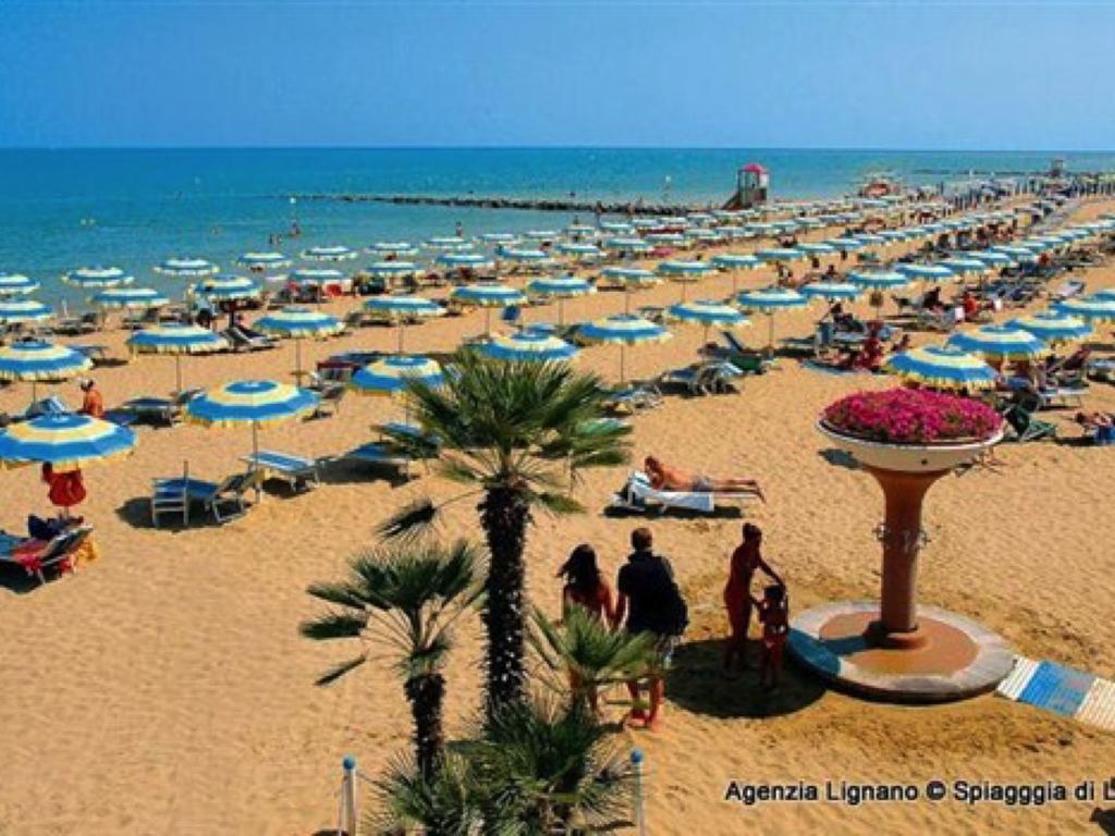 Lignano Riviera With Fireplace & Air Conditioning Lignano Sabbiadoro Buitenkant foto