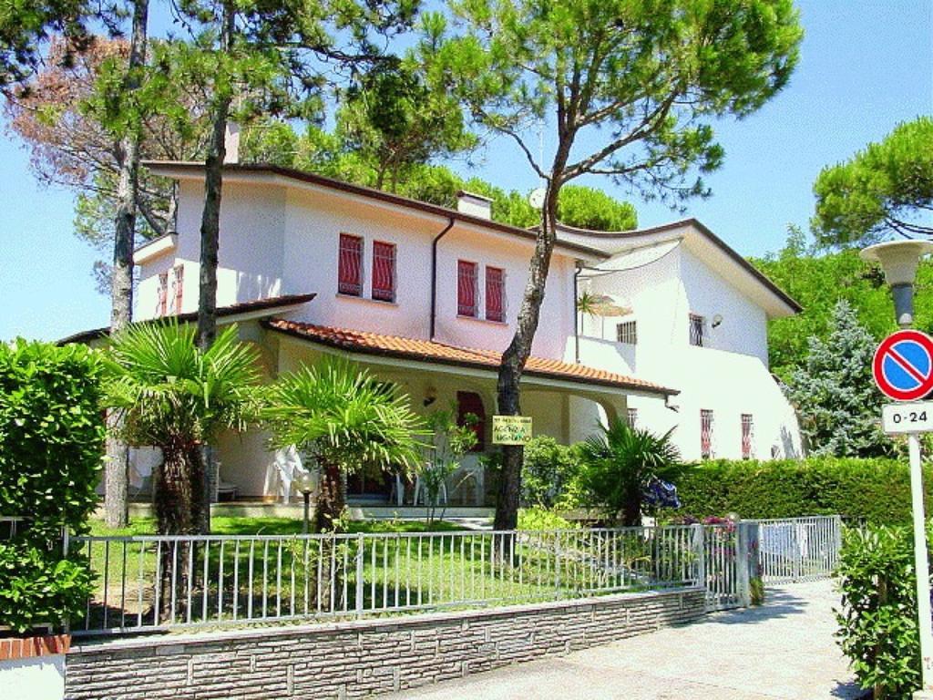 Lignano Riviera With Fireplace & Air Conditioning Lignano Sabbiadoro Buitenkant foto