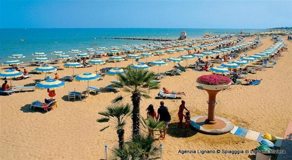 Lignano Riviera With Fireplace & Air Conditioning Lignano Sabbiadoro Buitenkant foto